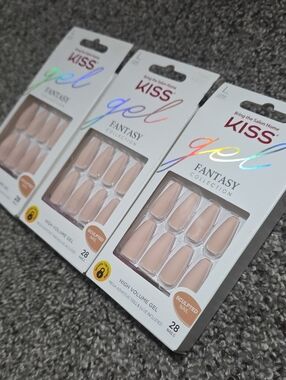 Kiss Gel Fantasy Collection in Nude. Glue INCLUDED.